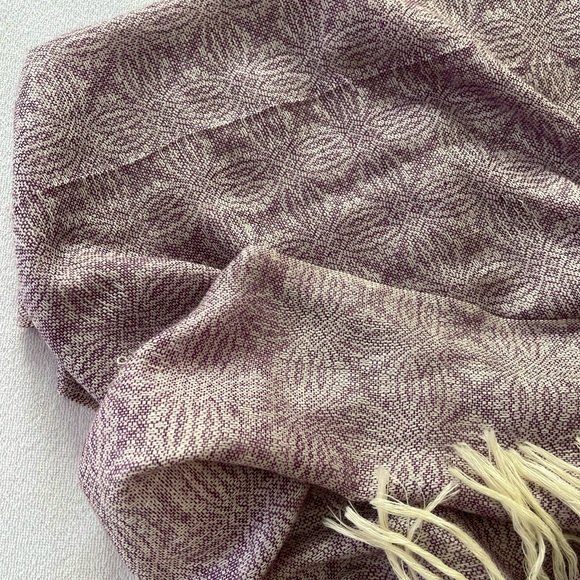 Shawl - Picture 2 of 2